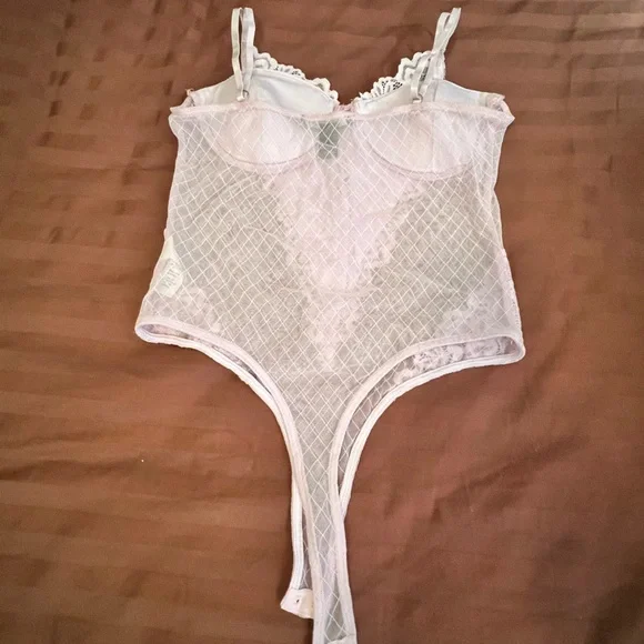 Forever 21 Sheer Lace Bodysuit
Pale Pink
Size M
Gently worn - Picture 4 of 5